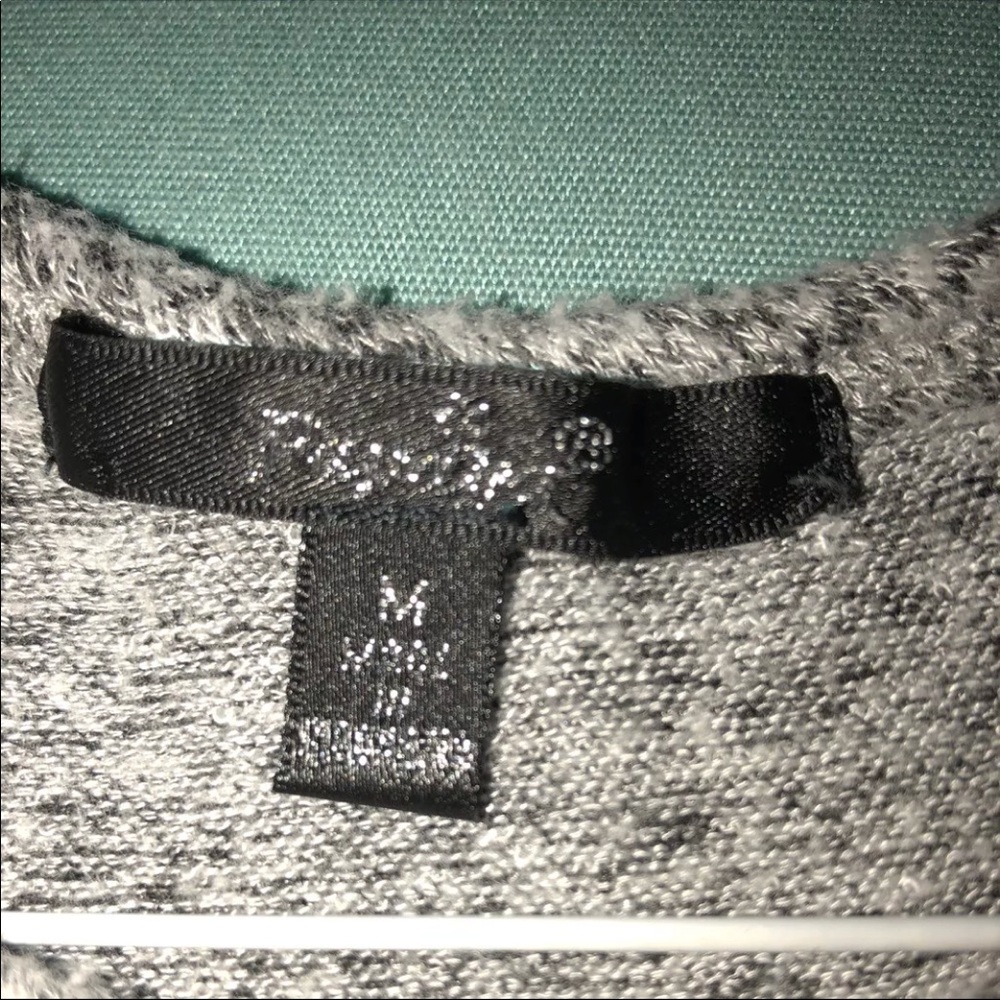 Keyhole Crop Top - Picture 3 of 4